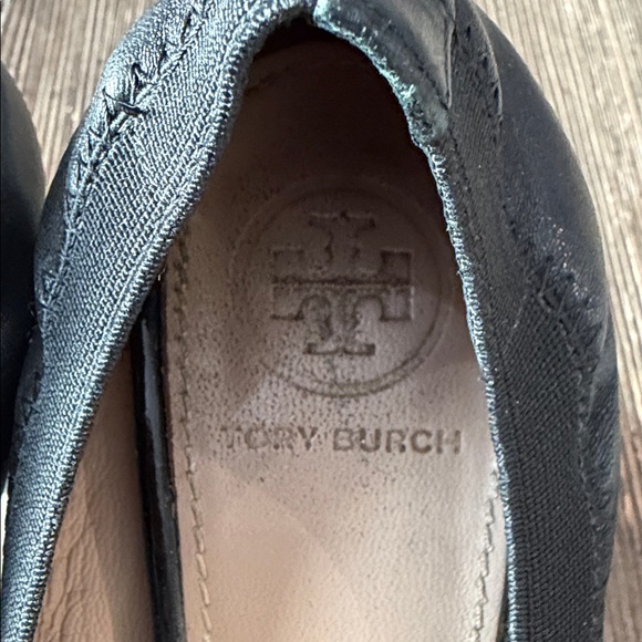 Tory Burch Black Leather Heels with Gold Logo - Picture 3 of 10